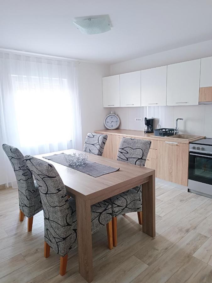 Apartmani Biba Novi Vinodolski Eksteriør billede
